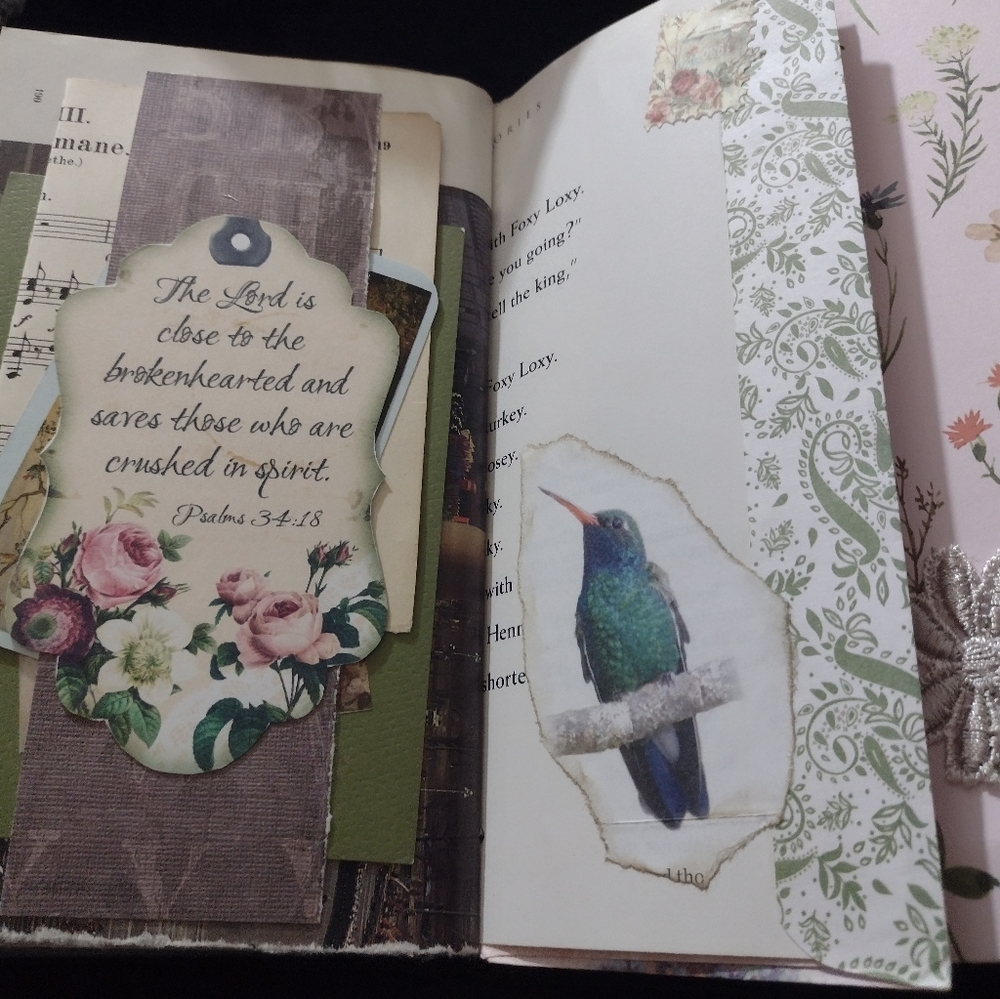 Handmade "Red Ribbon" junk journal - Picture 7 of 12